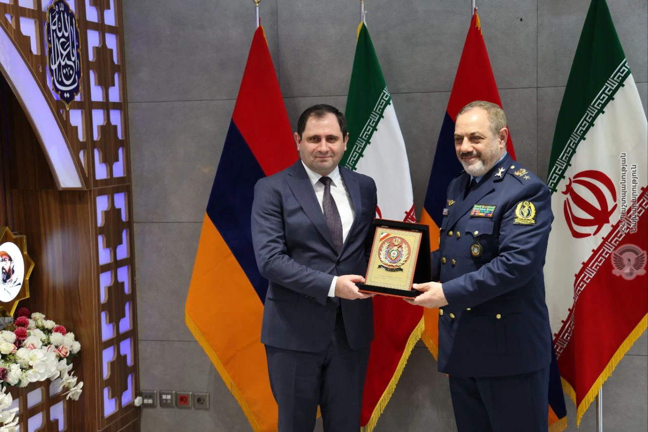 Սուրեն Պապիկյանը հանդիպել է ԻԻՀ պաշտպանության և զինված ուժեր...