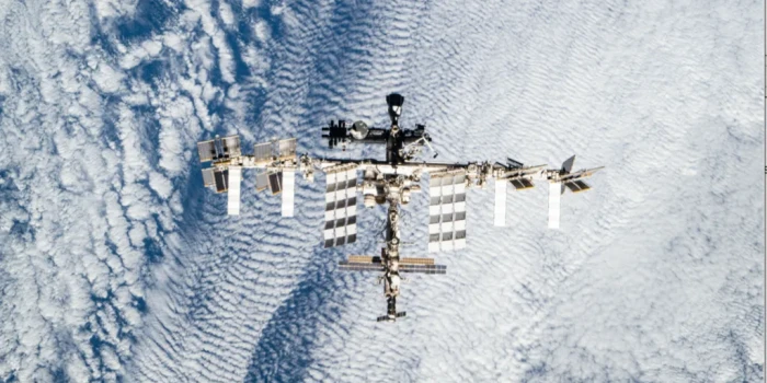 NASA-ն քննարկում է հիվանդ անձնակազմի անդամին Երկիր վերադարձն...