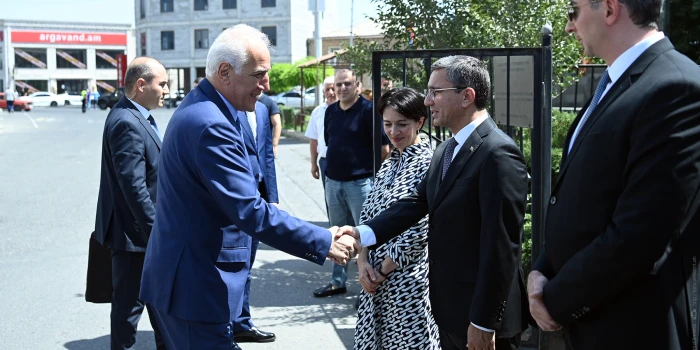 Նախագահ Վահագն Խաչատուրյանն ու ԿԳՄՍ նախարար Ժաննա Անդրեասյան...