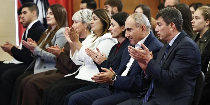 Վարչապետը Շենգավիթ վարչական շրջանի ուսանողներին և աշակերտներ...