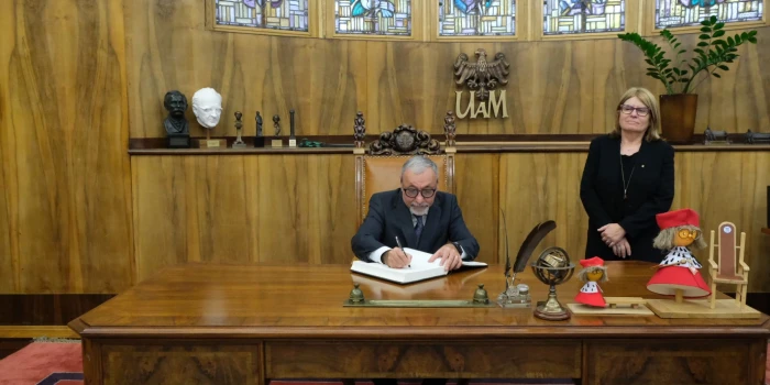 Լեհաստանի Ադամ Միցկևիչի անվան համալսարանում բացվել է Մխիթար...