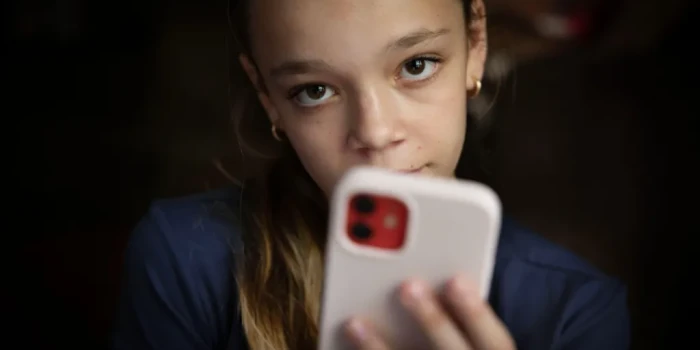 Ավստրալիան արգելում է սոցցանցերը երեխաների համար. բայց դեռահ...