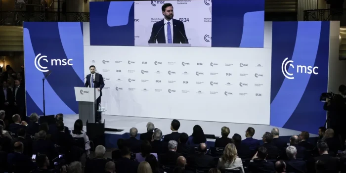 ԹՐԱՄՓԻ ԱՇԽԱՐՀԸ ԿՈՂՄՆՈՐՇՈՒՄ Է ԵՎՐՈՊԱՅԻՆ ԱՆՎՏԱՆԳՈՒԹՅԱՆ ԳԱԳԱԹՆԱ...