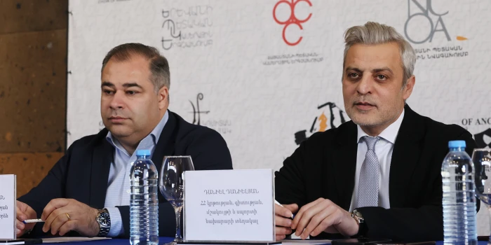 Հայաստանի պետական կամերային նվագախումբը Վահագն Պապյանի ղեկավ...