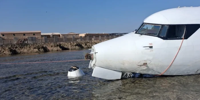 Փորձառու օդաչուն փրկեց բոլորին՝ անսարք ինքնաթիռը ջրի եզրին վ...