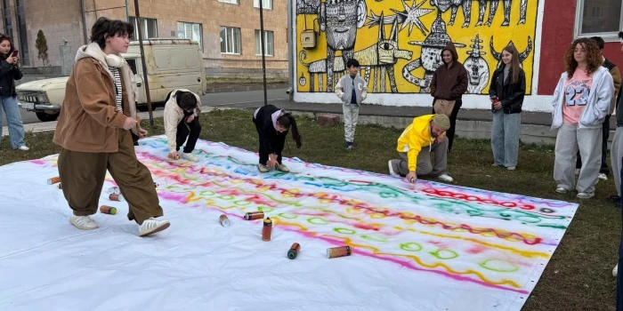 Ապարանում ստեղծվել է «Միկրոտիեզերք» մուրալը