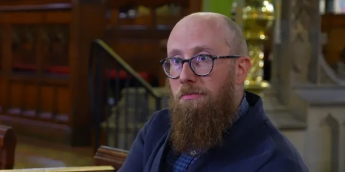 Թոմի Ռոբինսոնի աջակիցները վերադառնում են եկեղեցի. Անգլիկան ե...