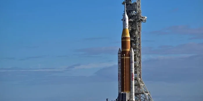 NASA-ի հսկա լուսնային հրթիռը հասել է արձակման հարթակ՝ Artemi...