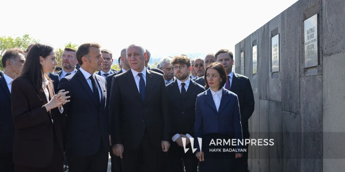 Էմանուել Մակրոնը հարգանքի տուրք է մատուցել Հայոց ցեղասպանութ...