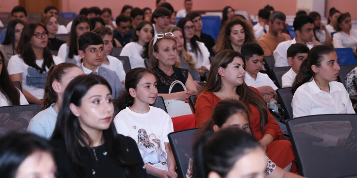 ԿԳՄՍ նախարարը մրցանակներ է հանձնել Հայկական համադպրոցական գի...