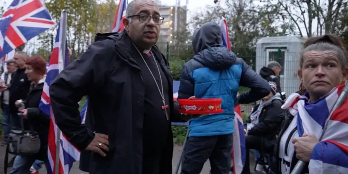 Թոմի Ռոբինսոնի աջակիցները վերադառնում են եկեղեցի. Անգլիկան ե...