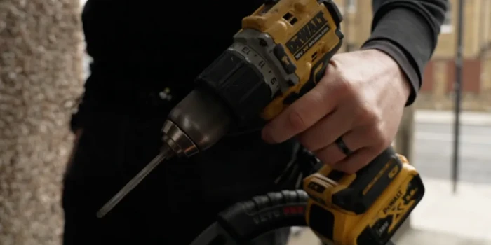 Գաղտնի նկարահանումը բացահայտել է. Կողպեքի վարպետը 10 անգամ ա...