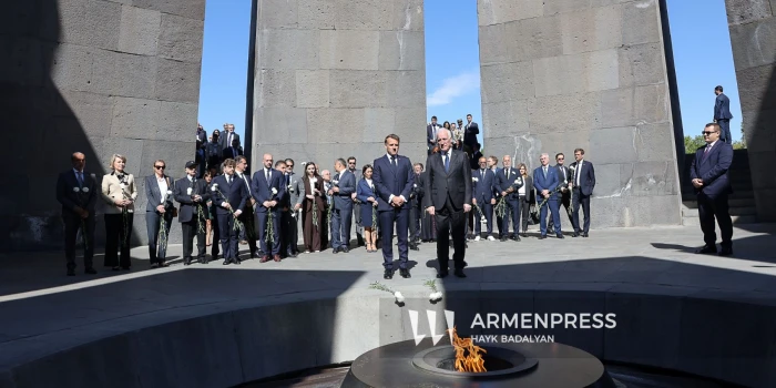 Էմանուել Մակրոնը հարգանքի տուրք է մատուցել Հայոց ցեղասպանութ...